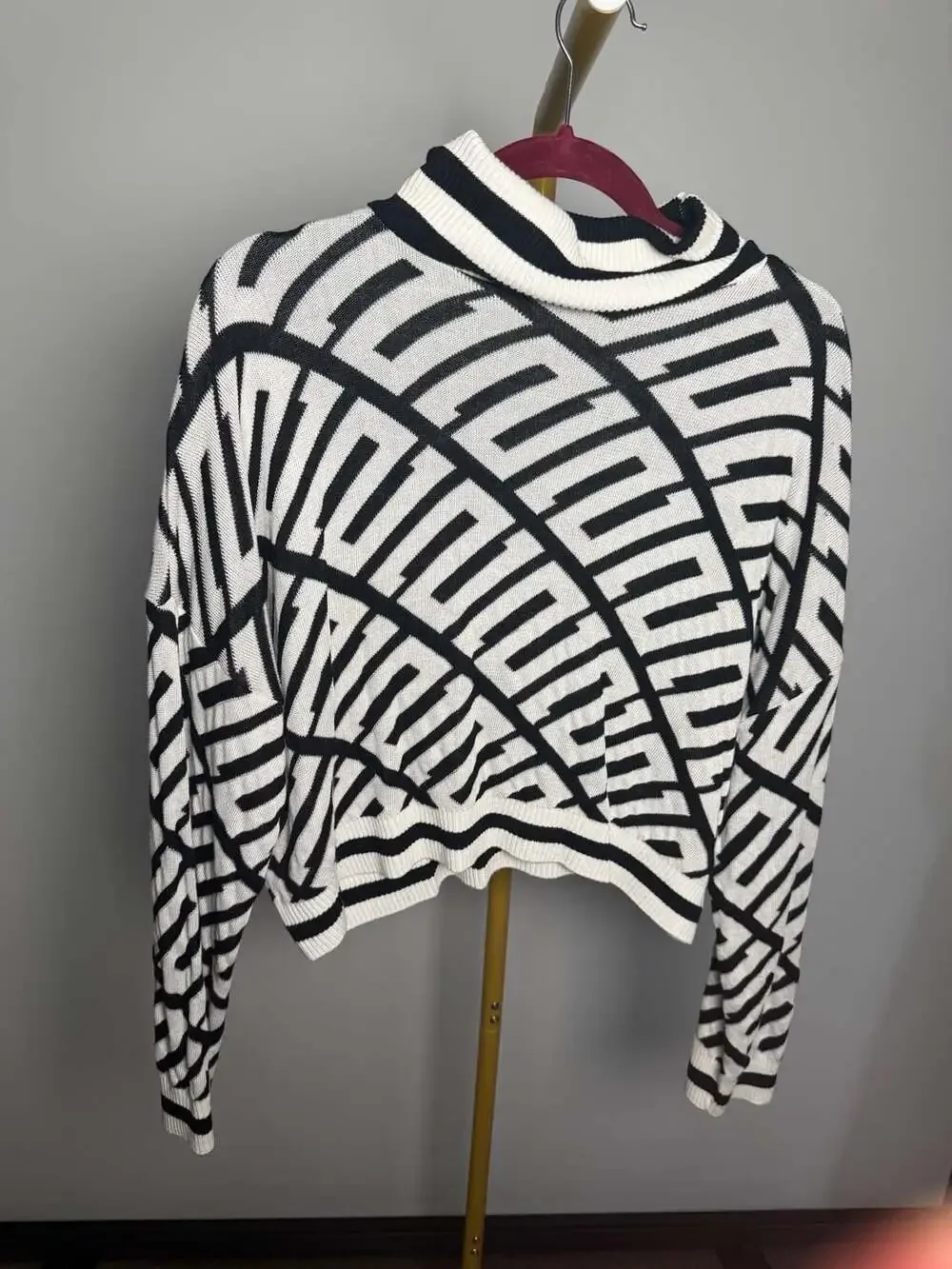 Fashion Nova Black&White Geometric Pattern Mock Neck Cropped Sweater